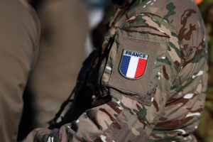 Émeutes en France : faut-il déployer l'armée ?